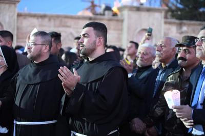 Frati durante il viaggio di Papa Francesco in Iraq
